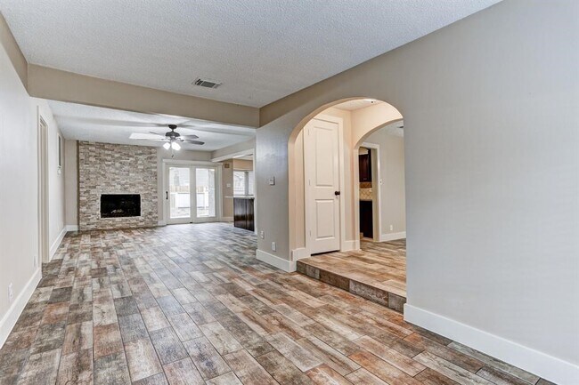 Photo - 1827 Riverwood Trail