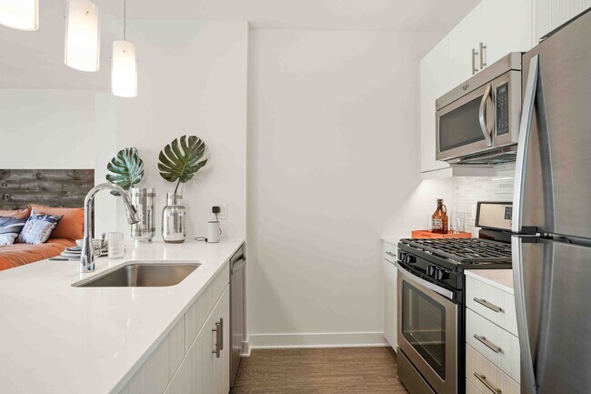 Photo - 11 E 9th St