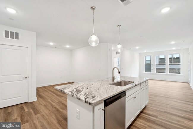 Photo - 21731 Dovekie Ter Unidad 505