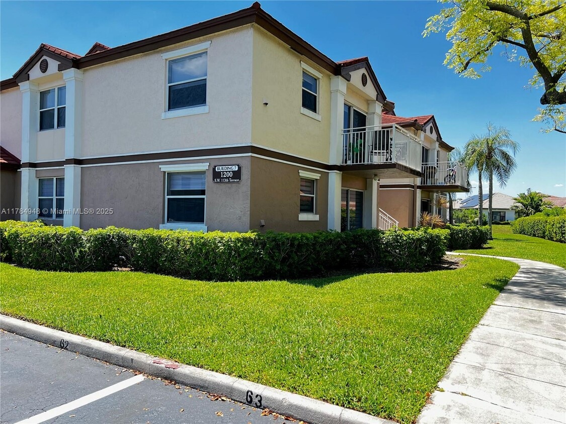 Photo - 1200 SW 113th Ter (Pembroke Pines, FL)