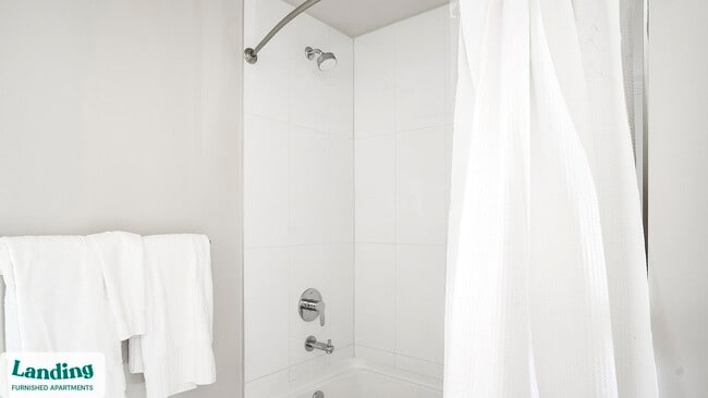 Photo - 698 NE 1st Ave Unidad CMW-2003