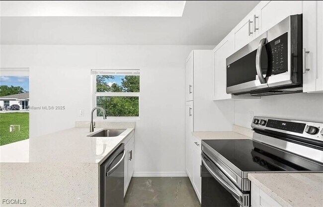 Building Photo - 416 Pinehurst Ave Rental