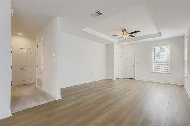 Photo - 517 Madelines Mdw Ln