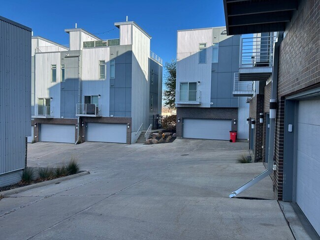 Photo - 212 E 14th St