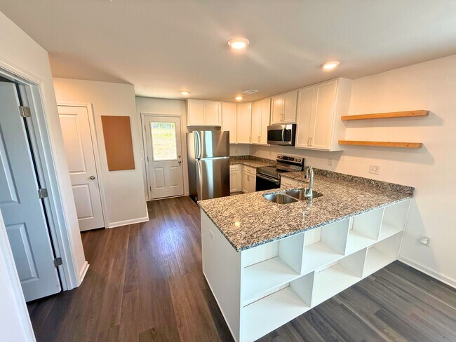 Photo - 106 White Rapids Way