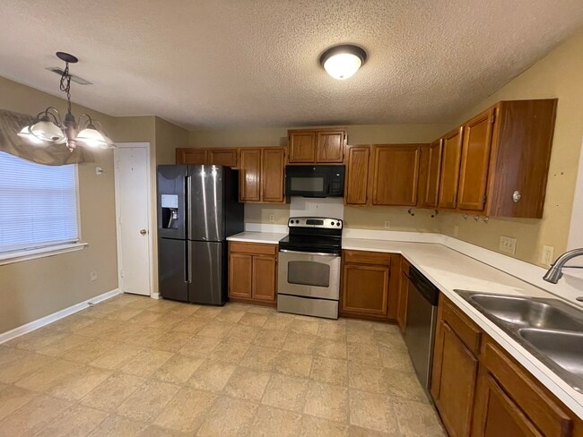 Photo - 8601 Findon Pl