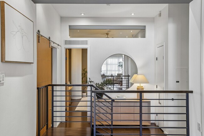 1645 Vine St Unit 911 - 9th floor