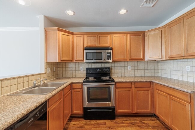 Photo - 4441 South St