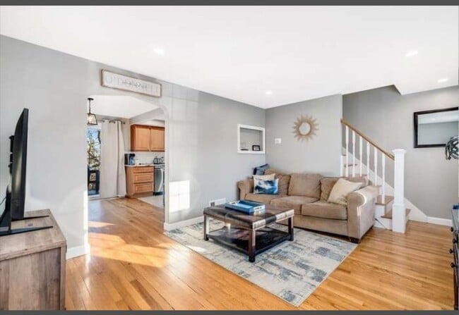 Photo - 90 Harold St