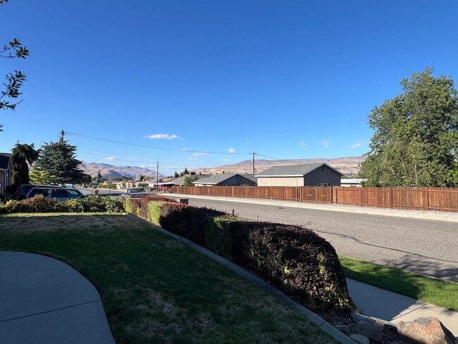 Photo - Great location with lots of amenities! 4 b...