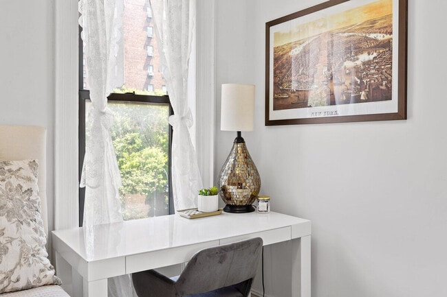 Photo - 542 E 14th St Unit ID1261205P