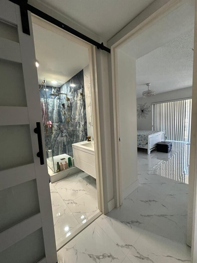 Photo - 4557 Luxemburg Ct