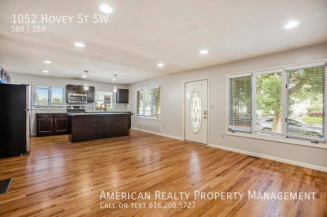 Photo - 1052 Hovey St SW