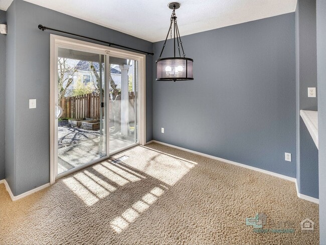 Photo - 2 Bedroom, 2.5 Bath Close to Nike and Intel!