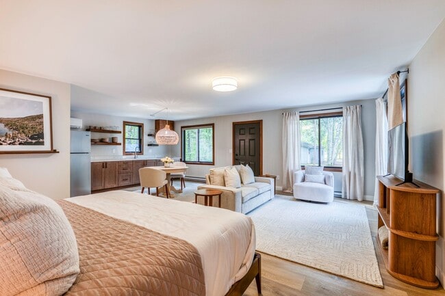 Building Photo - 1241 Birchmont Beach Rd NE Unit B