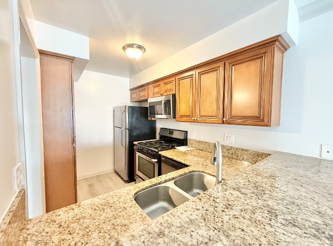 Building Photo - 821 3rd St Rental