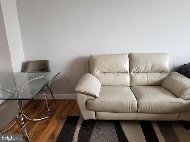 Building Photo - 1021 Arlington Blvd Unit 414