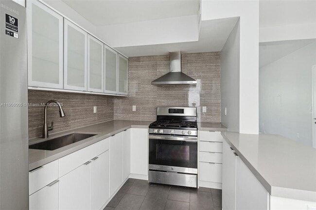 Photo - 8501 Hawthorne Ave Unidad 2