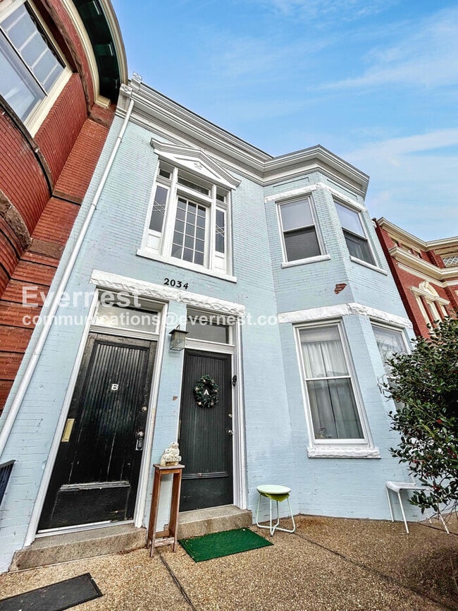 Photo - 2034 W Grace St Unit Apt B