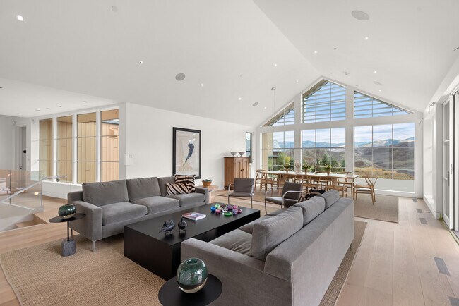 Photo - 365 Branding Ln