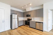 2BR, 2BA - 828SF - Kitchen