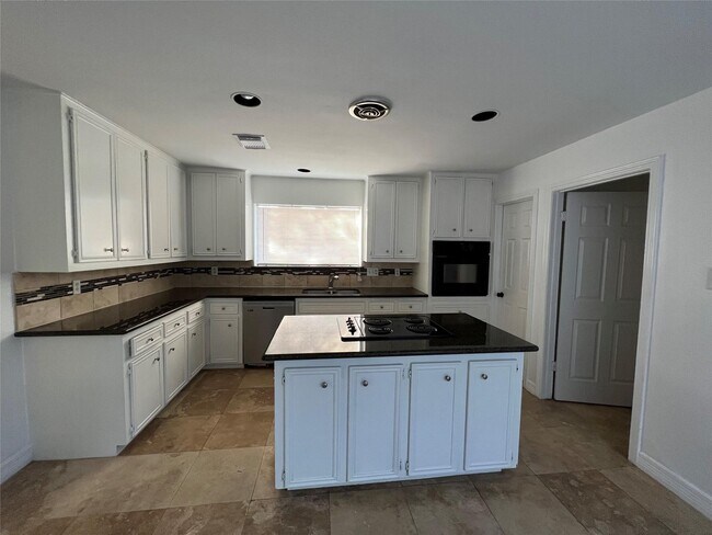Photo - 15115 Corona Del Mar Dr