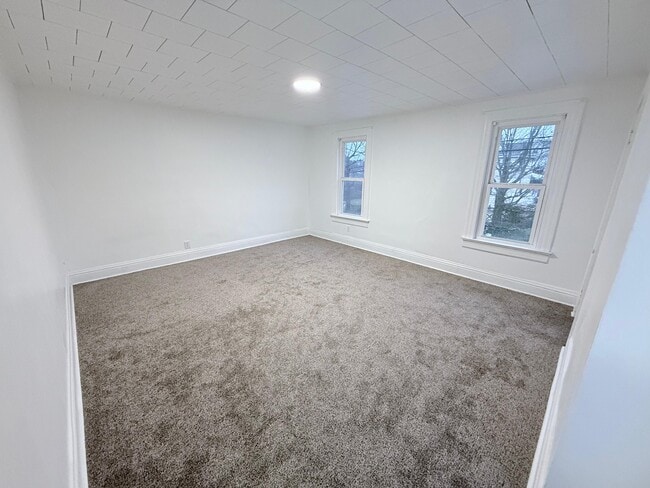 Photo - 537 McCully St