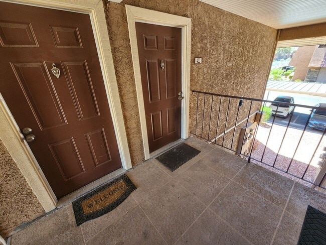 Building Photo - Beautiful Bella Vita 1 Bedroom/1 Bath unit. Rental