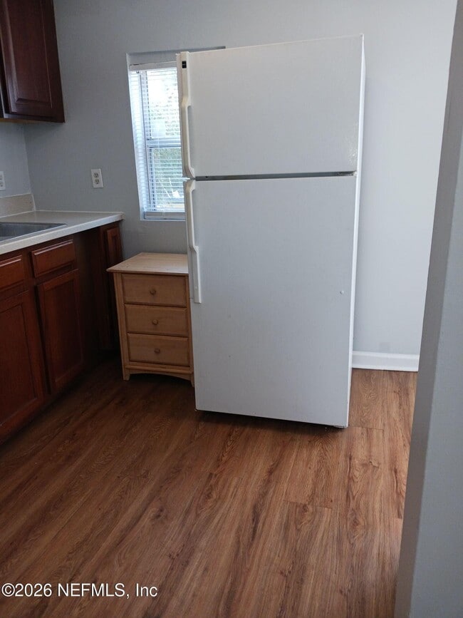 Photo - 865 W 27th St