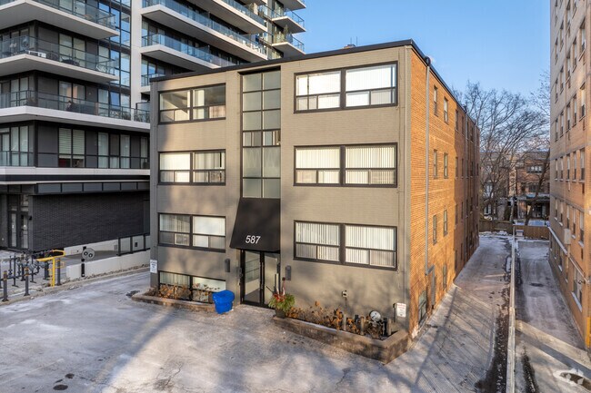 Building Photo - 587 Avenue Rd