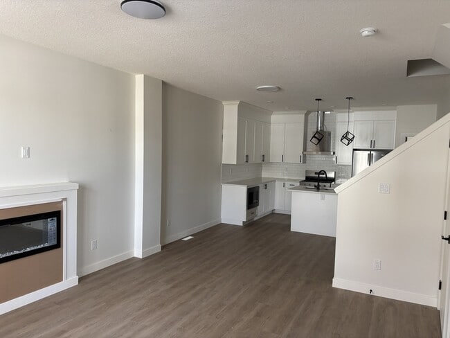 Photo - 14019-14104 104 Ave NW