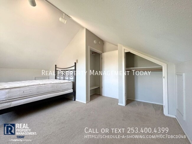 Building Photo - 921 N Alder St Unit A2