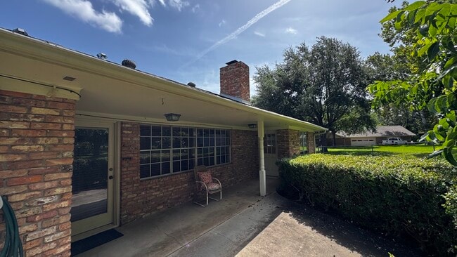 Photo - 809 Atlow Dr