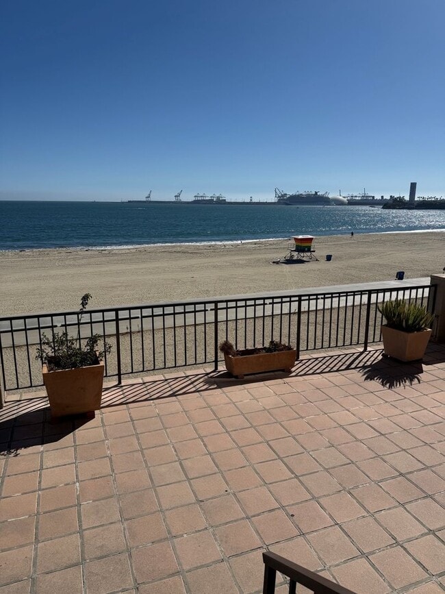 1750 E.Ocean #303