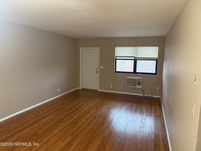 Photo - 1205 Lasalle St