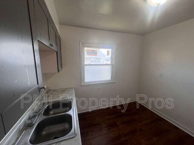 Photo - 5650 N 61st St