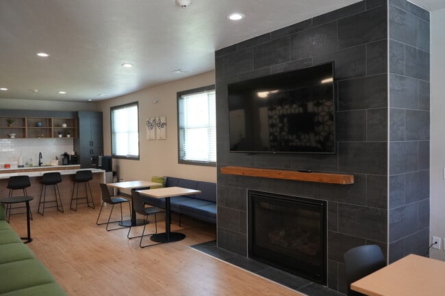 Broadleaf Boulevard Apartments