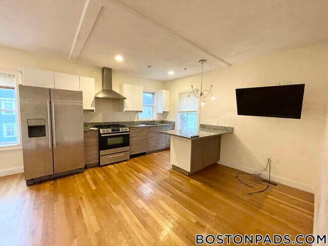 Building Photo - 128 Hillside St Rental