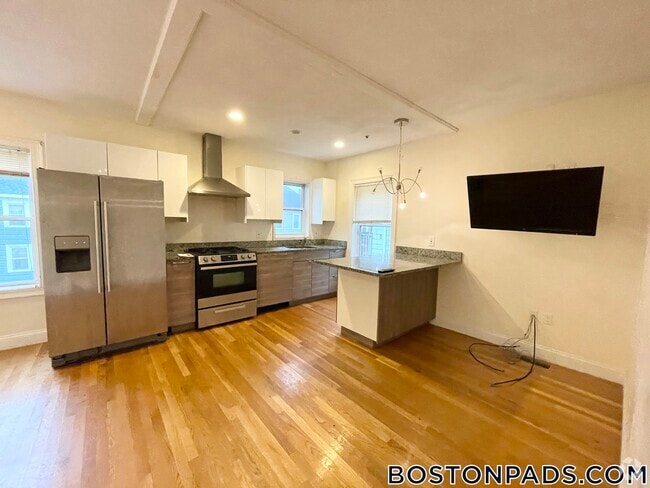 Building Photo - 128 Hillside St Rental