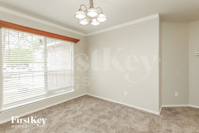 Photo - 315 Donalan Dr