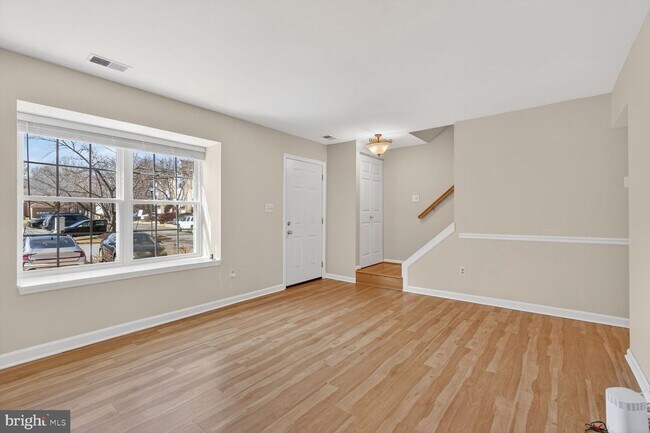 Photo - 8 Suncroft Ct