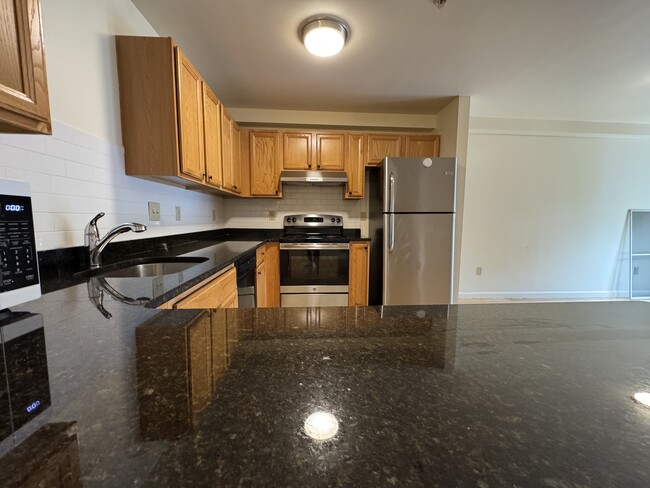 Building Photo - 34 Raymond St Unit 34A