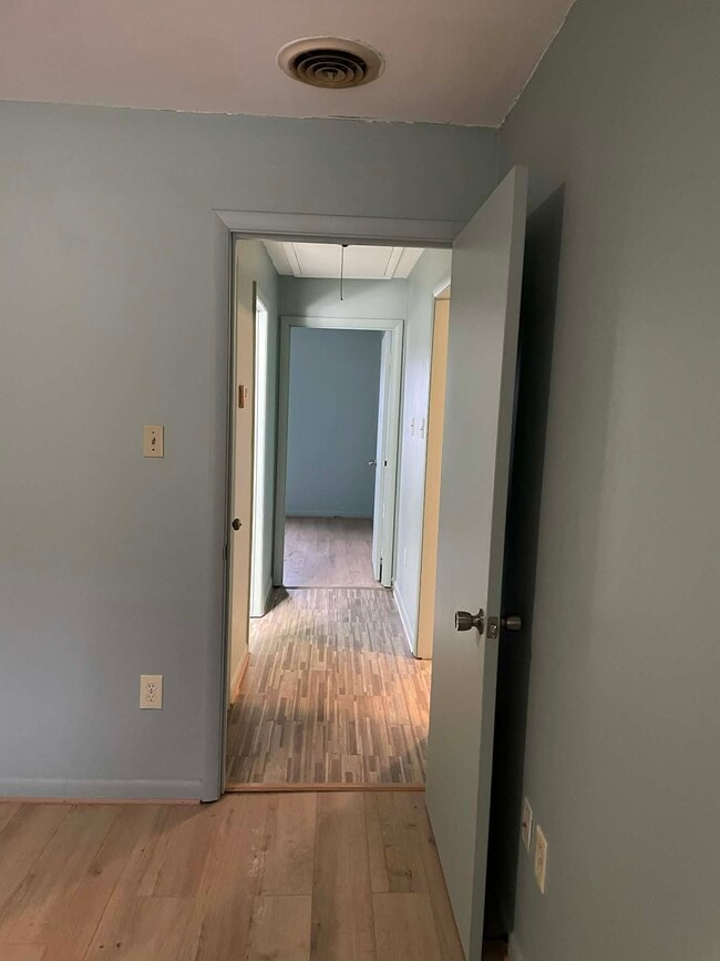 Photo - 1143 Lawrence Rd