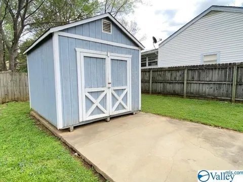 Photo - 1000 Longwood Dr SE