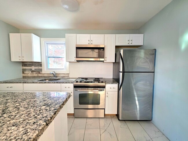 Building Photo - 40 Carlton Ave Unit 1