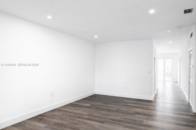 Building Photo - 17820 NW 73rd Ave Unit 101-1