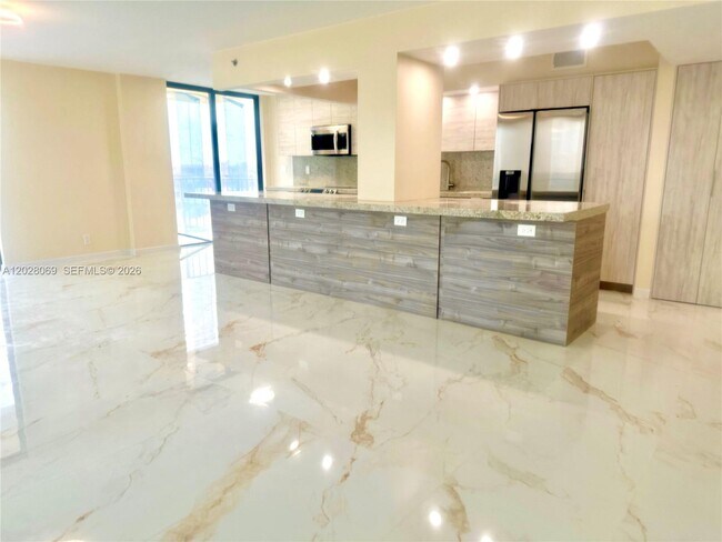 Photo - 290 174th St Unidad 619