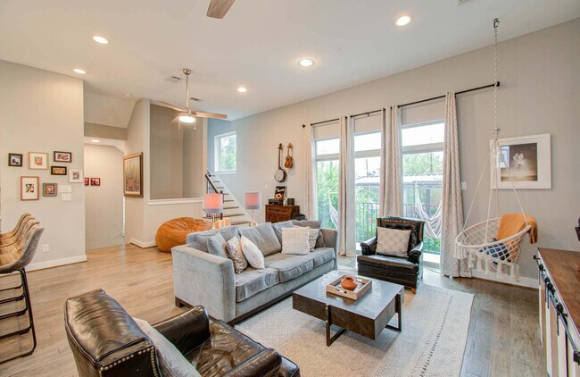 Photo - 2018 Crockett St Unit ID1029793P