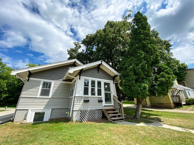 Campus Ave Duplex (248/250) - Campus Ave Duplex (248/250) Apartment Unit 248