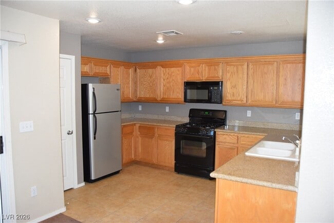 Photo - 8148 Finch Feather St